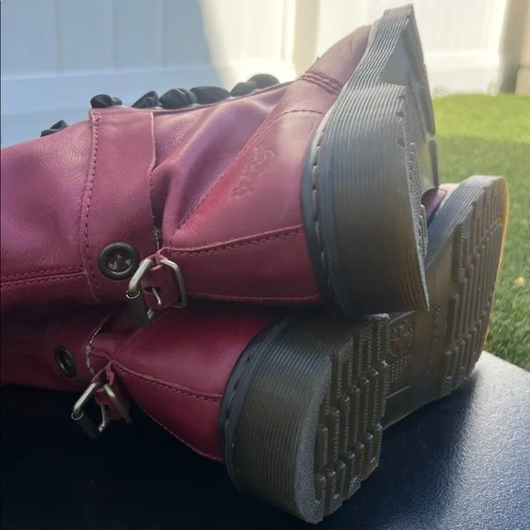 Dr. Martens 12-eyelet boot. Size 8 - Picture 6 of 12